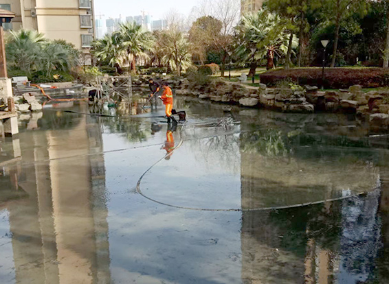 天镇景观池淤泥清理